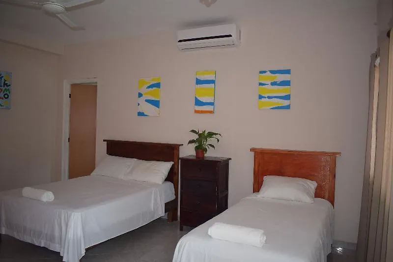 Grand Hostel Cancun بويرتو موريلوس